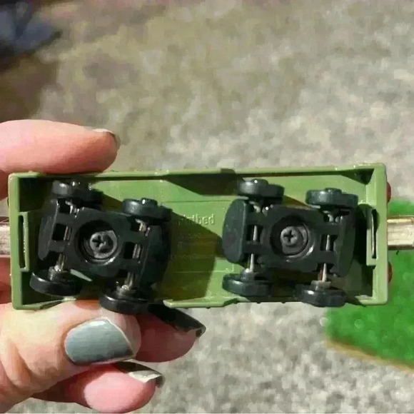 2003 Thomas & Friends Play Along Diecast Green Flatbed Car - Picture 4 of 7